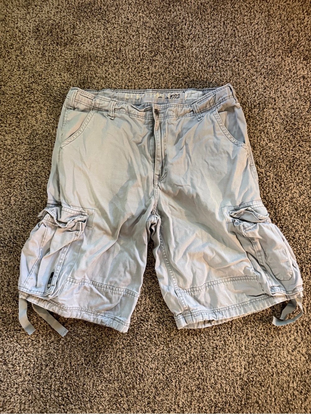 Ecko Unlimited Light Gray Cargo Shorts 36